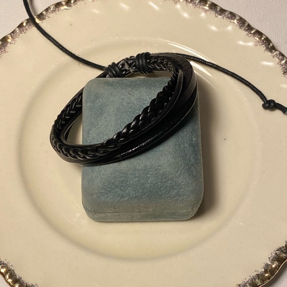 ๐ Beautiful unisex genuine Italian leather bracelet. - Picture 3 of 4